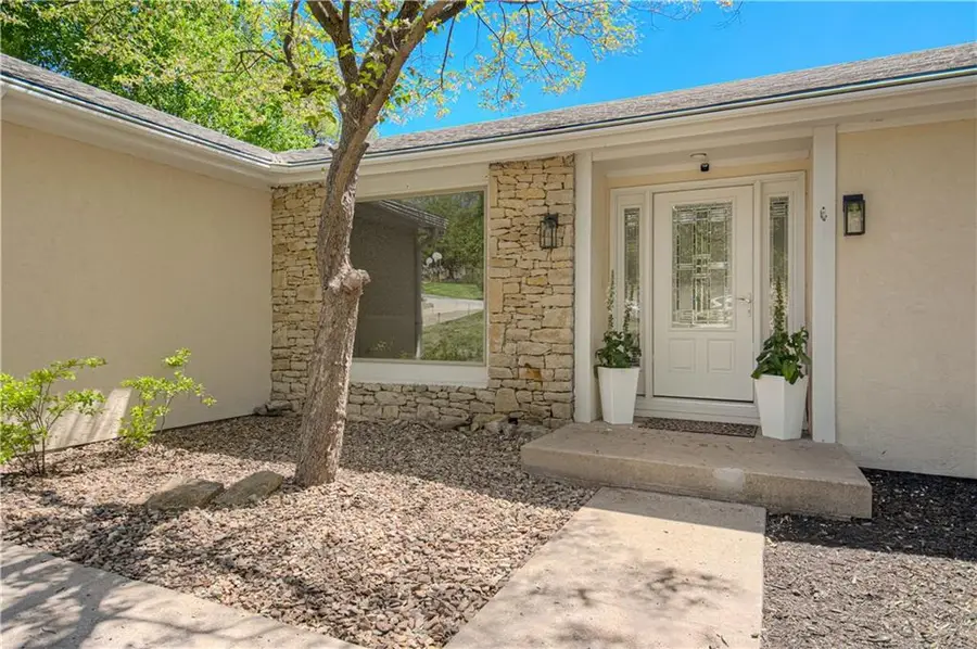 5801 W 164th Street, Stilwell, KS 66085 - #2