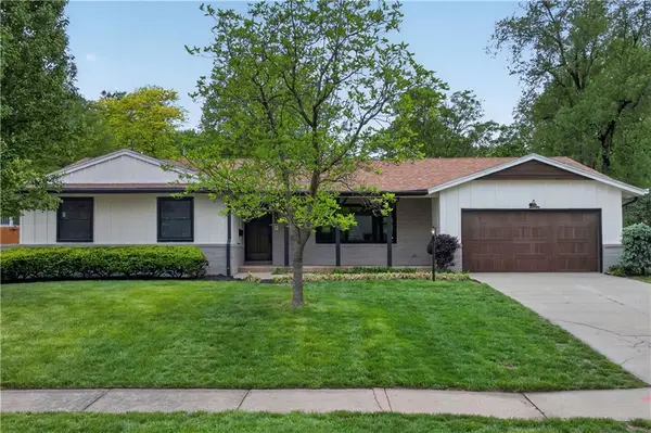 9112 Reeds Drive, Overland Park, KS 66207