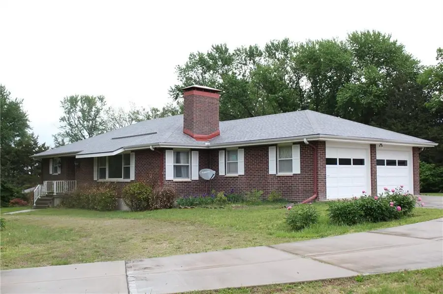 517 S 21 Street, Leavenworth, KS 66048 - #2