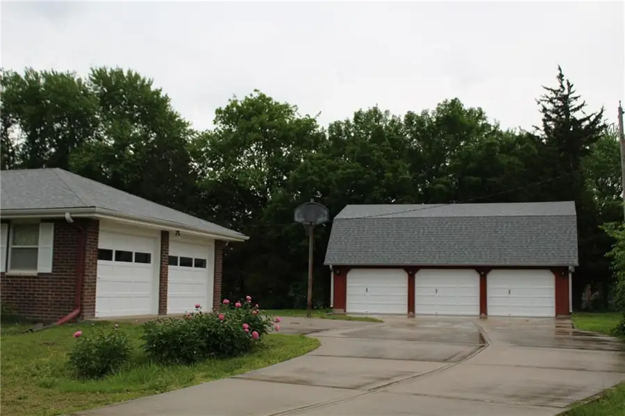 517 S 21 Street, Leavenworth, KS 66048 - #3