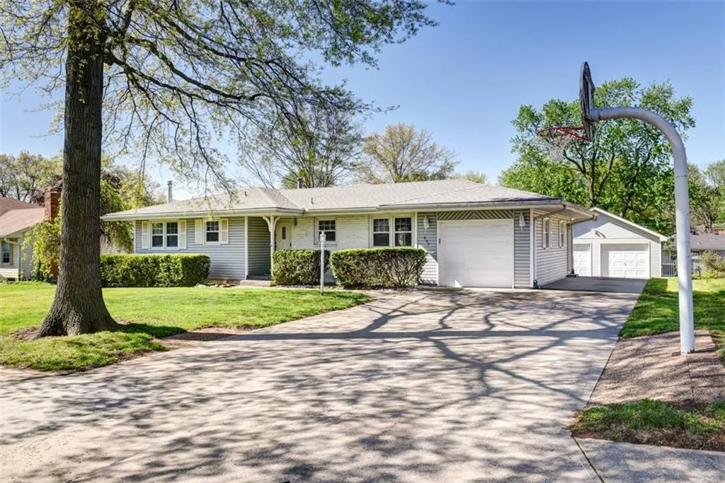 802 N Crow Avenue, Independence, MO 64056 - #1