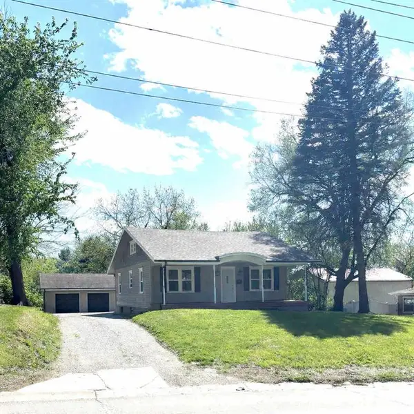 3302 Gene Field Road, St Joseph, MO 64506