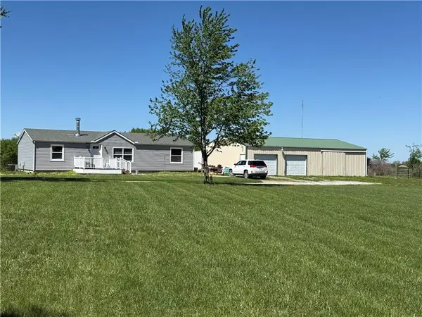 10064 State Route T Hwy Highway, Adrian, MO 64720
