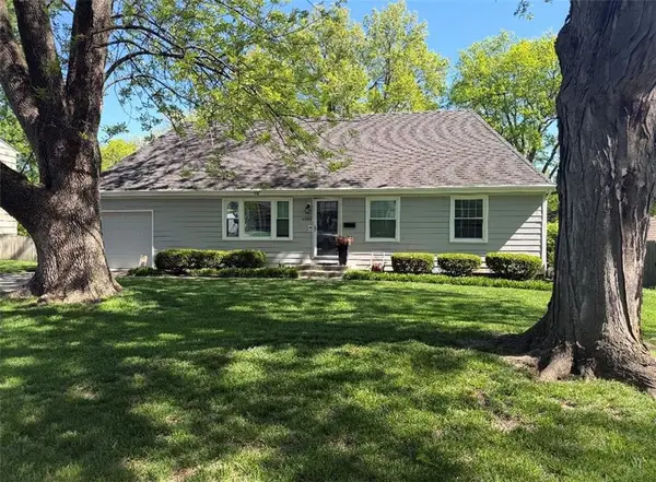6108 W 76th Terrace, Prairie Village, KS 66208