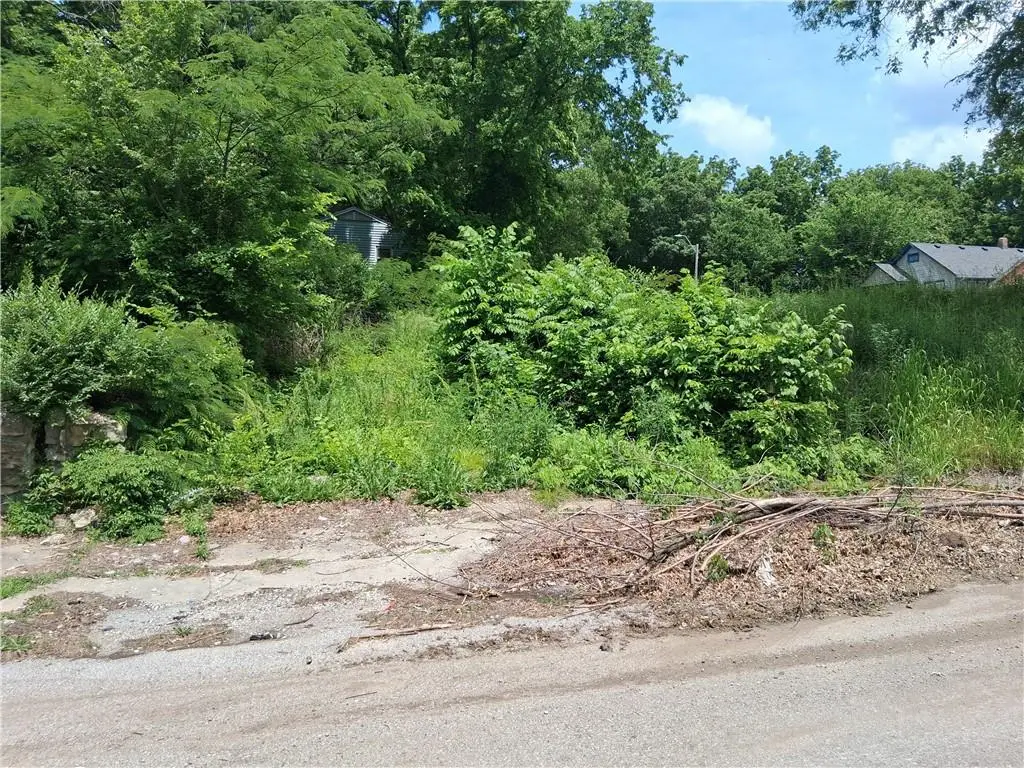 3114 E 68th Street, Kansas City, MO 64132 - #1