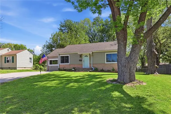 8233 Woodward Street, Overland Park, KS 66204