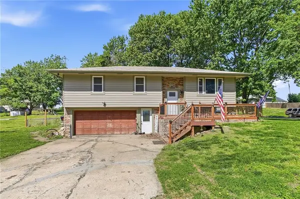 326 Gregory Drive, Gower, MO 64454