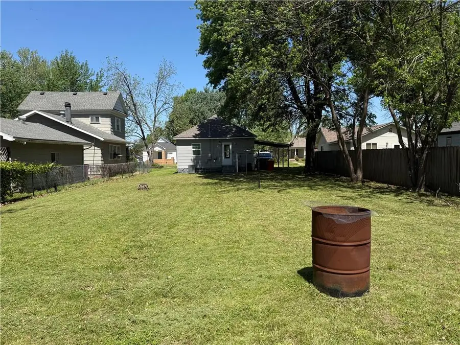 1005 W 3rd Street, Pittsburg, KS 66762 - #3