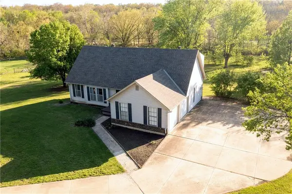 8936 Millstone Drive, Lenexa, KS 66220