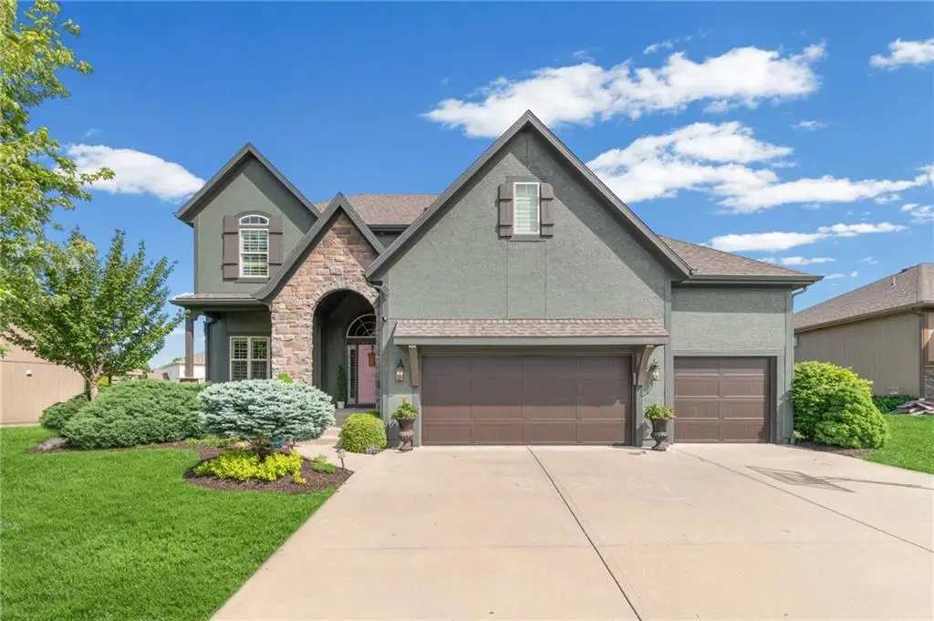 6484 N Whitetail Way, Parkville, MO 64152 - #1