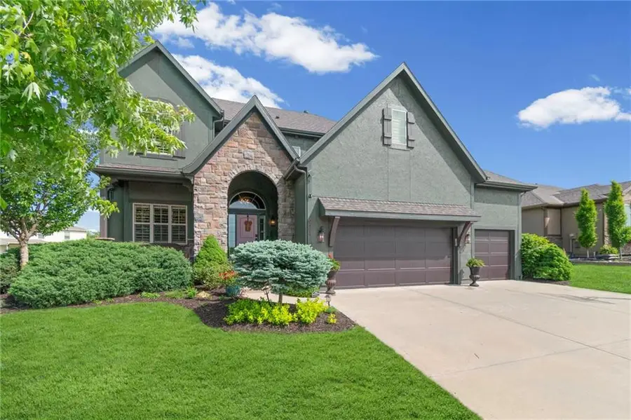 6484 N Whitetail Way, Parkville, MO 64152 - #2