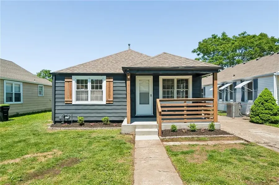 1406 E 24th Avenue, Kansas City, MO 64116 - #2