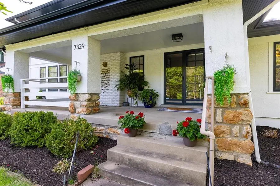 7329 Ward Parkway, Kansas City, MO 64114 - #2
