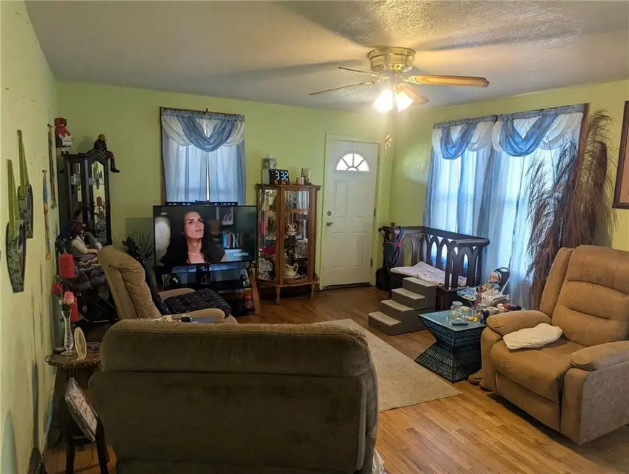 809 W 25th Terrace, Higginsville, MO 64037 - #2