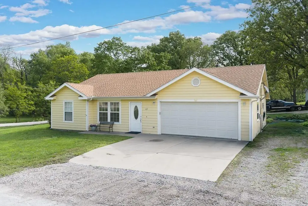 101 S Delaware Street, Tonganoxie, KS 66086 - #1