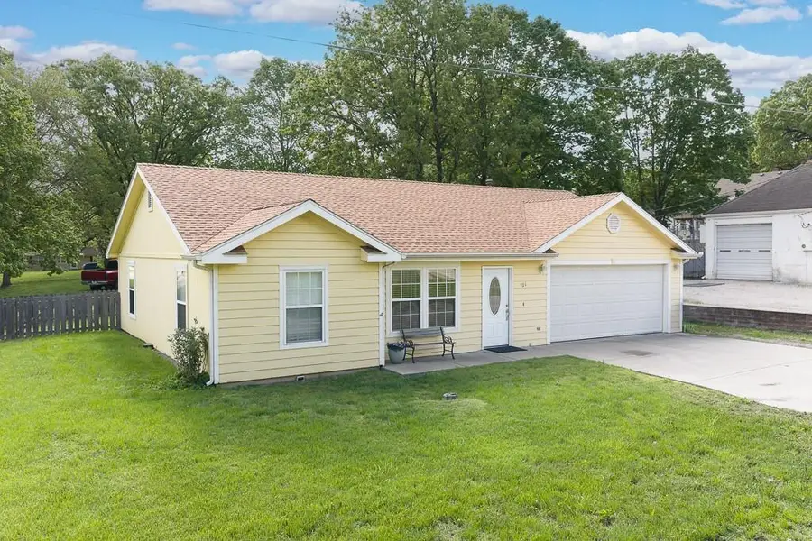 101 S Delaware Street, Tonganoxie, KS 66086 - #2