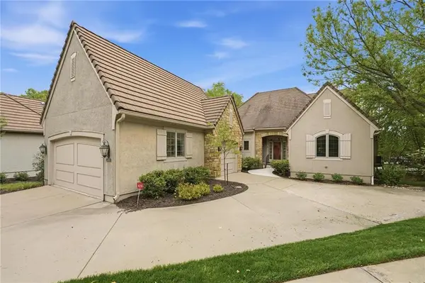11357 Buena Vista Street, Leawood, KS 66211