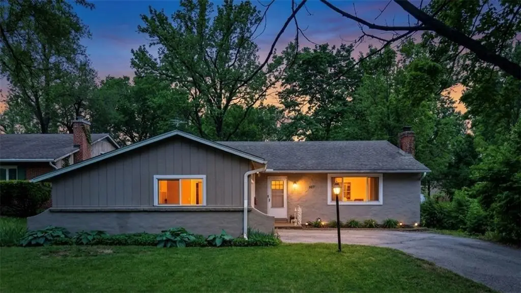 607 E 90th Terrace, Kansas City, MO 64131 - #1