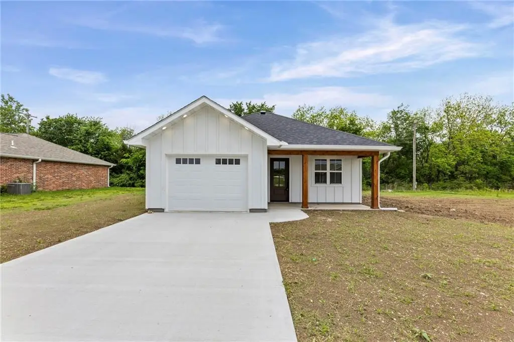 504 Mcguire Drive, Iola, KS 66749 - #1