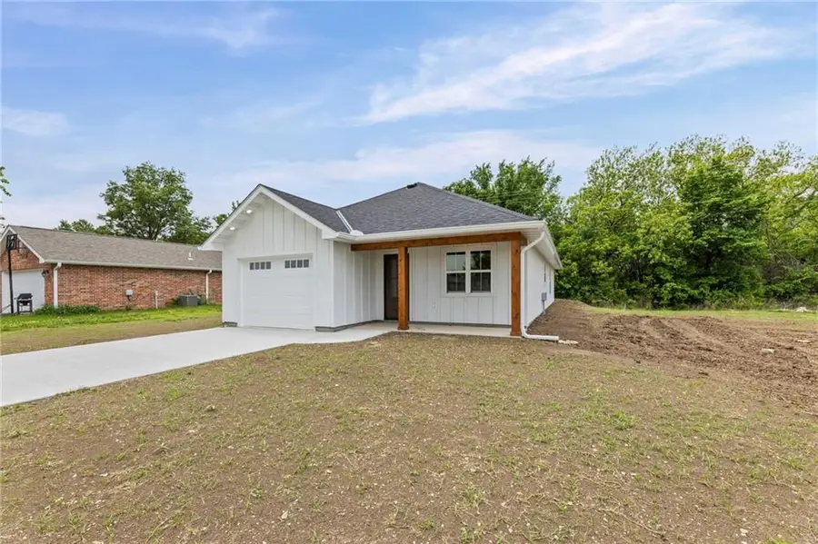 504 Mcguire Drive, Iola, KS 66749 - #2