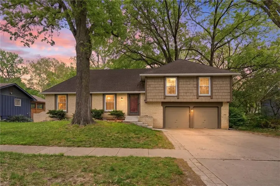 9731 Roe Avenue, Overland Park, KS 66207 - #2