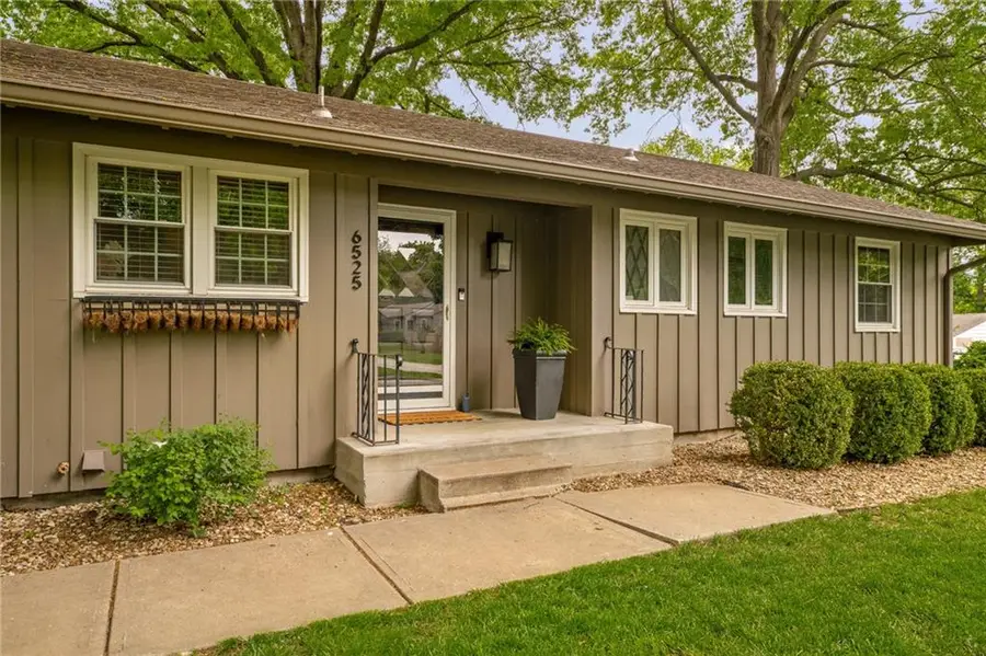 6525 Hodges Drive, Prairie Village, KS 66208 - #3