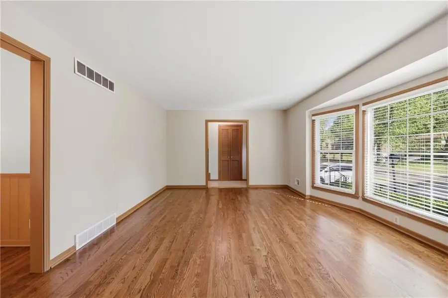 8110 Willow Way, Raytown, MO 64138 - #3