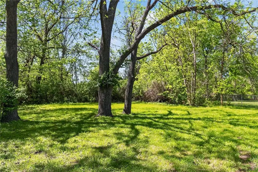 8318 Pershing Road, Raytown, MO 64138 - #2