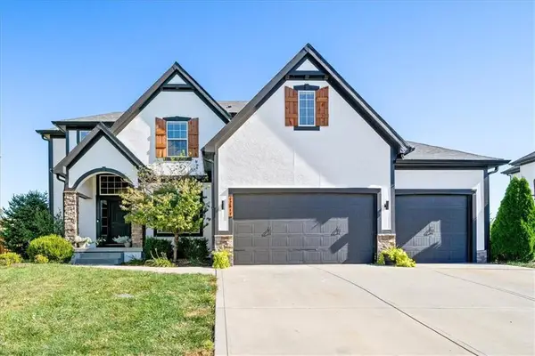 12611 S Laci Circle, Lake Lotawana, MO 64086