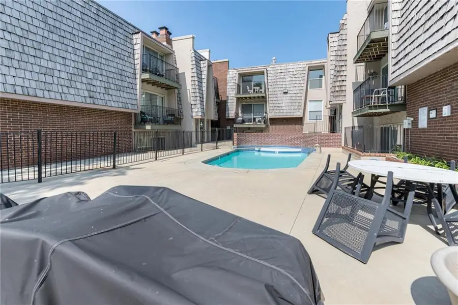 3602 Gillham Road #4, Kansas City, MO 64111 - #2
