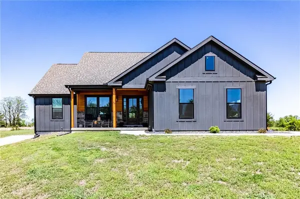 53 SW 150th Road, Warrensburg, MO 64093