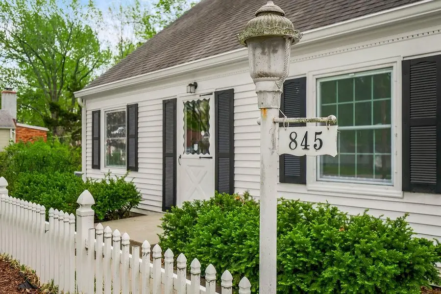 845 E 77th Street, Kansas City, MO 64131 - #2