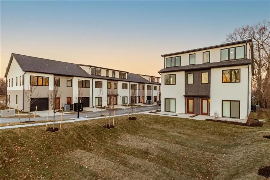 1225 E 29th Street, Kansas City, MO 64109 - #2