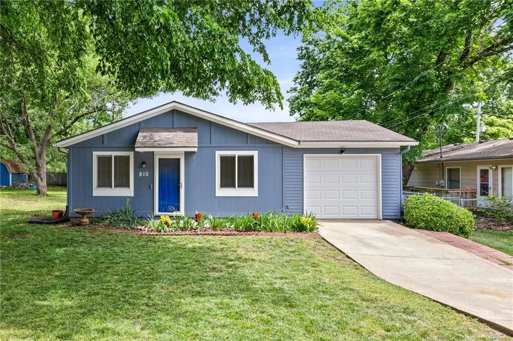 810 N Iowa Street, Olathe, KS 66061 - #1