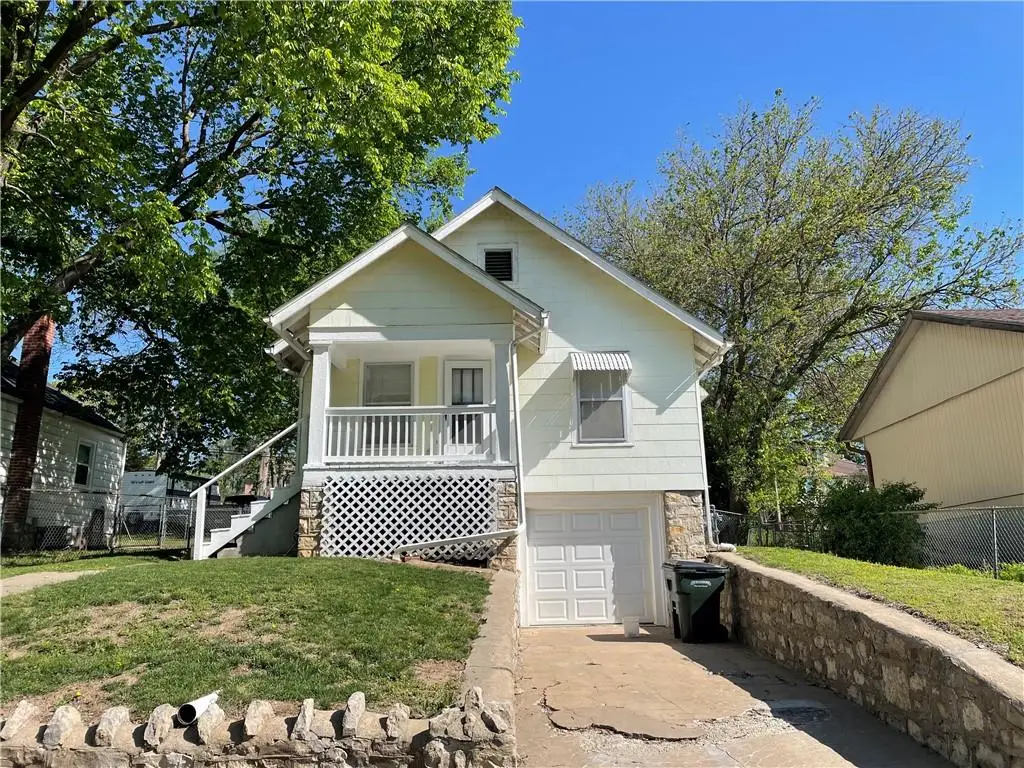 1124 Spruce Street, Leavenworth, KS 66048 - #1