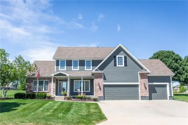 4532 SW Gull Point Drive, Lee's Summit, MO 64082