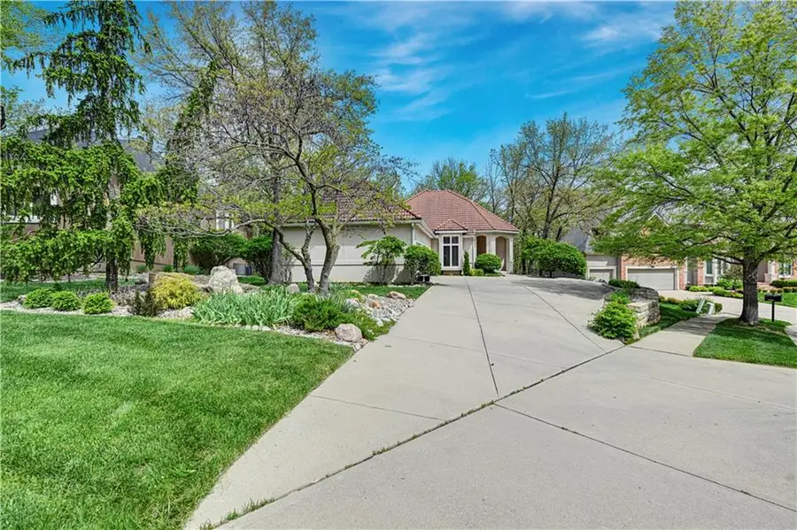 10545 Walmer Street, Overland Park, KS 66212 - #2