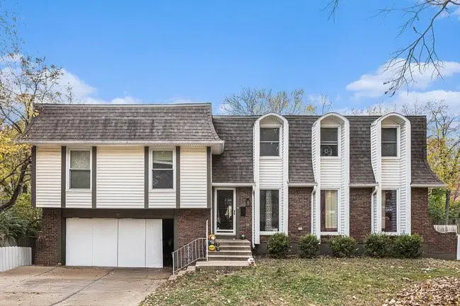 901 E 109th Terrace, Kansas City, MO 64131 - #2