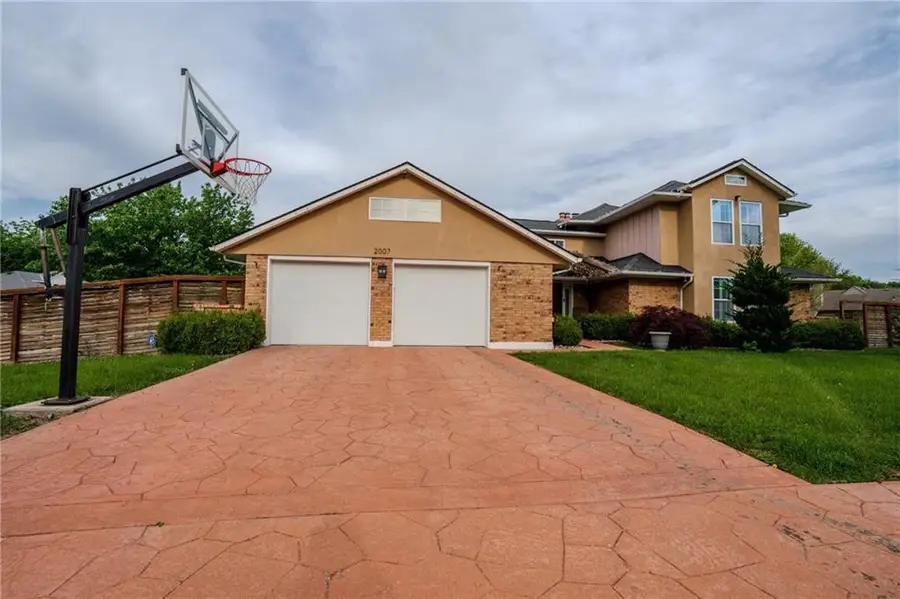 2007 E 60th Terrace, Kansas City, MO 64130 - #2
