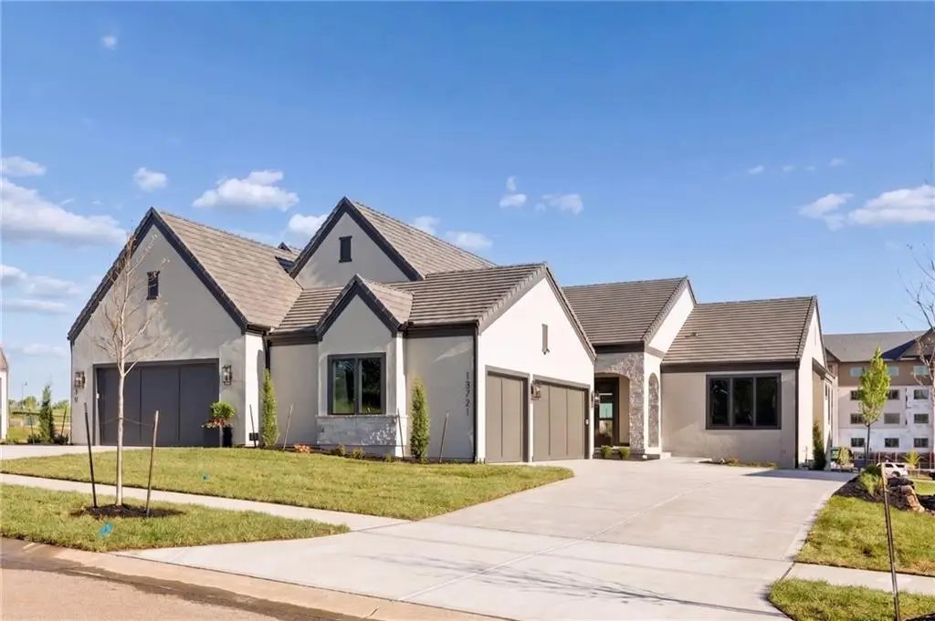 13721 Pembroke Lane, Leawood, KS 66224 - #1