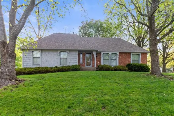 401 S Sunset Lane, Raymore, MO 64083