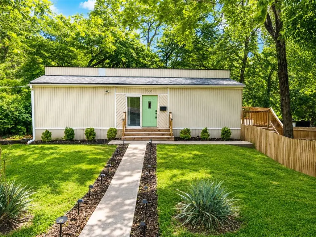 9721 Baltimore Avenue, Kansas City, MO 64114 - #1
