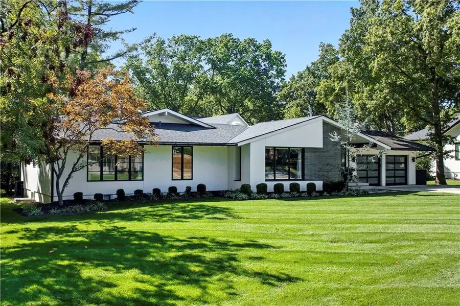 6536 Granada Drive, Prairie Village, KS 66208 - #2