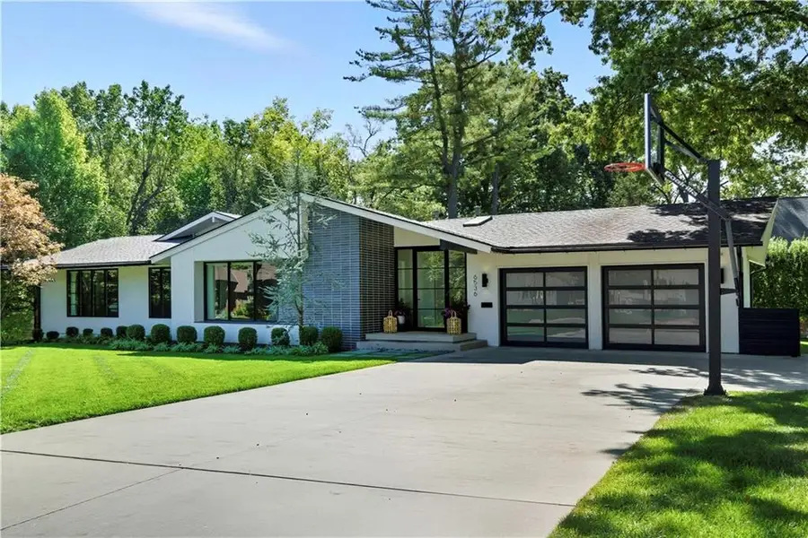 6536 Granada Drive, Prairie Village, KS 66208 - #3