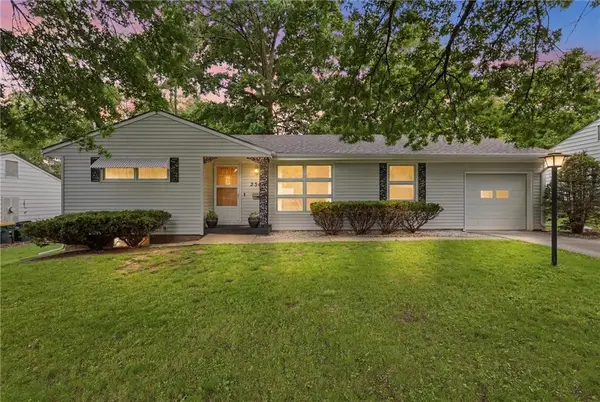 5302 Flint Street, Shawnee, KS 66203