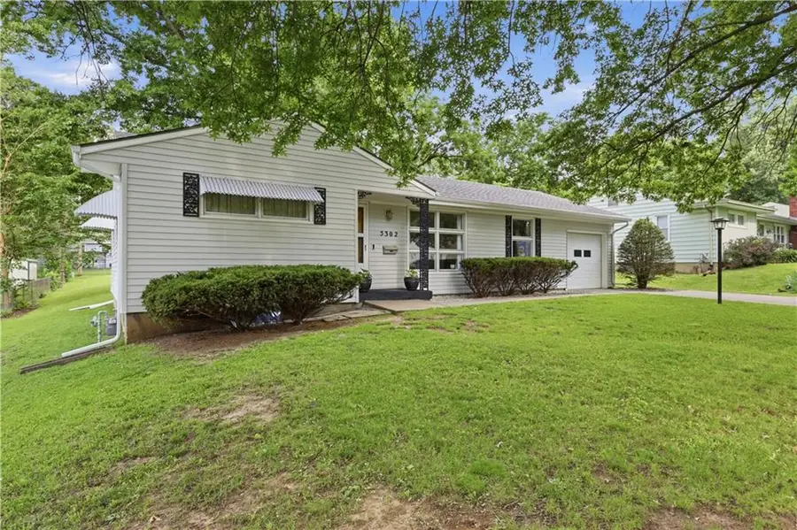 5302 Flint Street, Shawnee, KS 66203 - #2