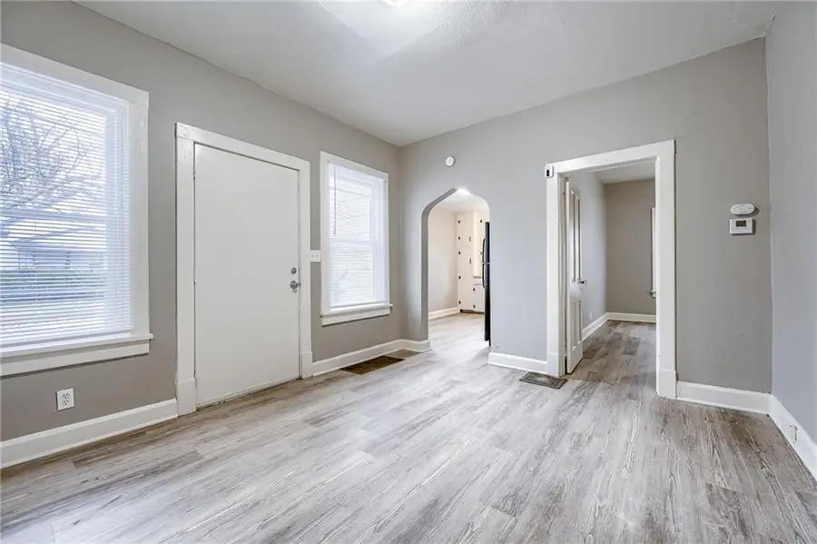 301 Lawndale Avenue, Kansas City, MO 64123 - #3