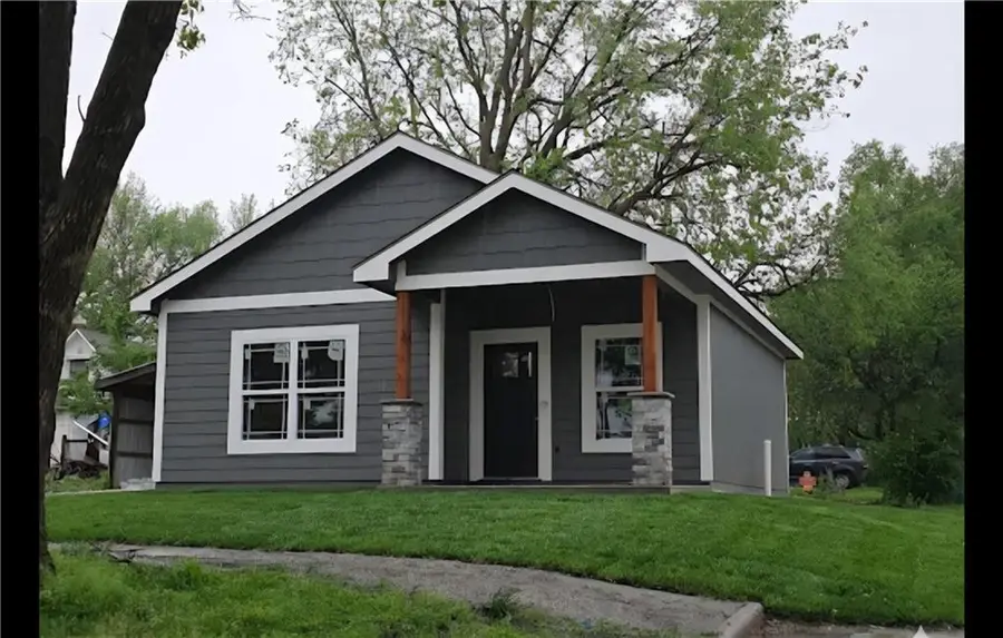 311 E Massasoit Street, Ottawa, KS 66067 - #2