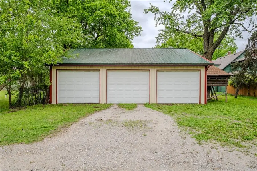421 N 12th Street, Fredonia, KS 66736 - #3