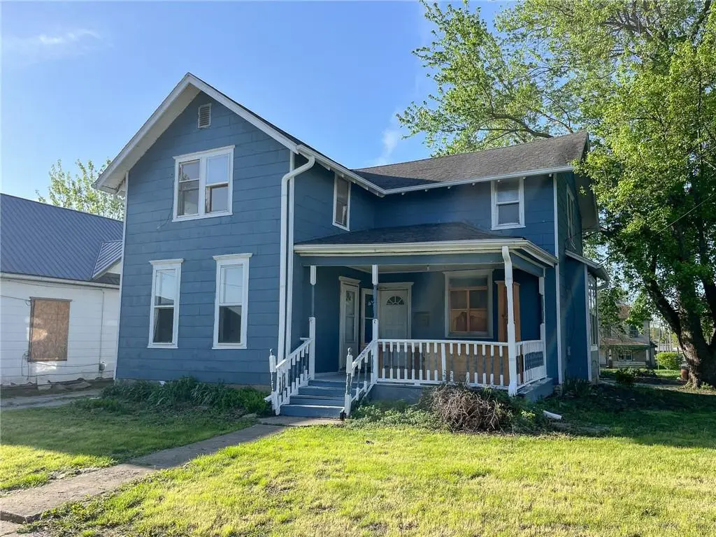 302 E 10th Court, Trenton, MO 64683 - #1